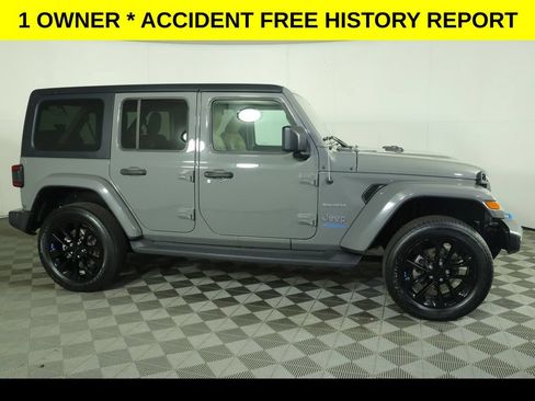 Used 2022 Jeep Wrangler Unlimited Sahara w/ Dual Top Group AWD/4WD image 2