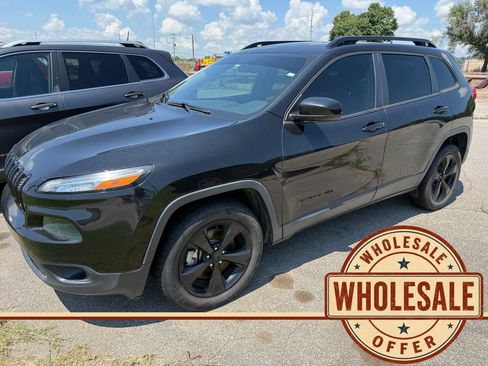 Used 2015 Jeep Cherokee Latitude w/ Comfort/Convenience Group AWD/4WD image 1