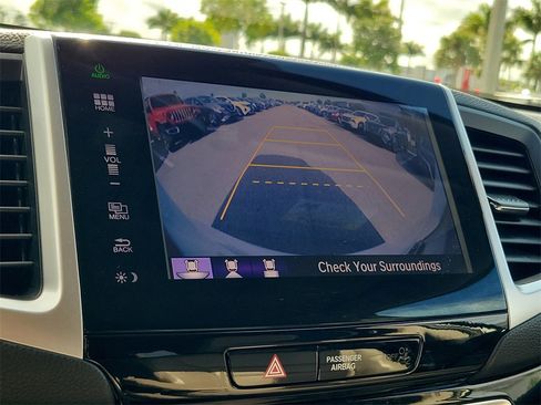 Used 2016 Honda Pilot Touring image 34