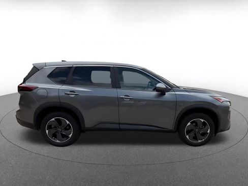 Used 2025 Nissan Rogue SV FWD image 16