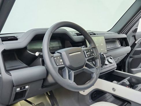 Used 2025 Land Rover Defender 110 S image 19