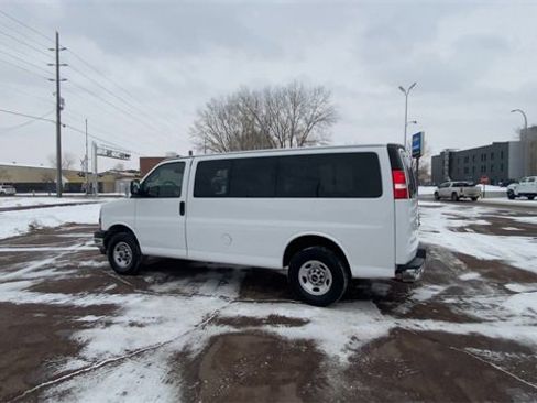 Used 2023 GMC Savana 2500 LS w/ Driver Convenience Package image 6