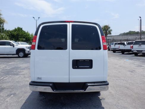 Used 2020 Chevrolet Express 3500 LT w/ LT Preferred Equipment Group RWD image 4