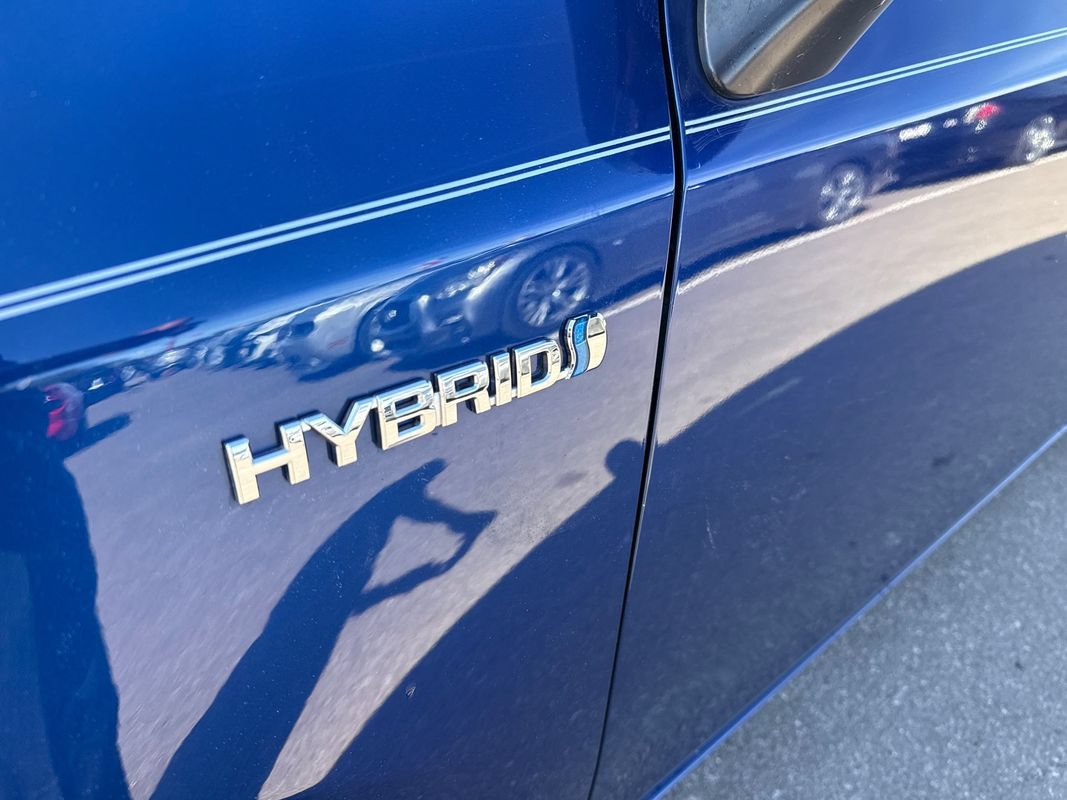 Used 2017 Toyota Prius V Five FWD image 13