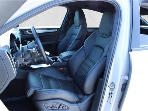 Used 2023 Porsche Cayenne Turbo AWD/4WD image 19
