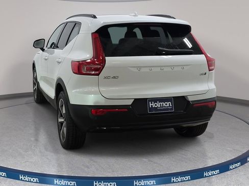 Used 2023 Volvo XC40 B5 Plus AWD/4WD image 7