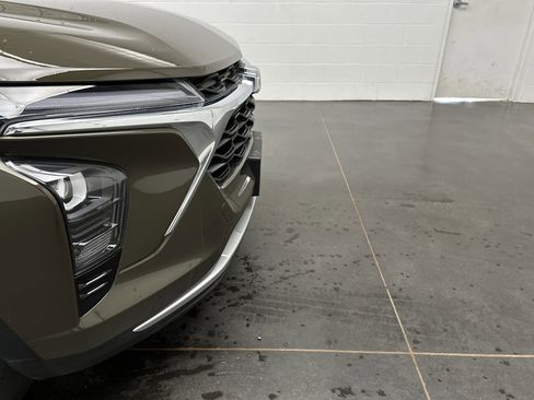 Used 2024 Chevrolet Trax LT w/ Sunroof Package image 2