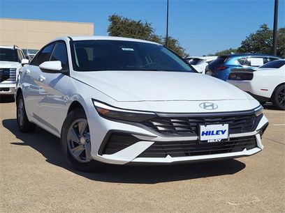 New 2025 Hyundai Elantra SE