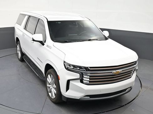 Used 2022 Chevrolet Suburban High Country RWD image 17