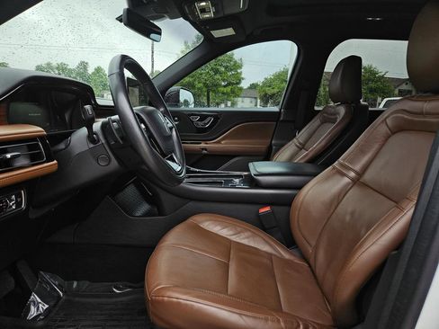 Used 2023 Lincoln Aviator Reserve w/ Equipment Group 201A RWD image 13