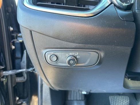 Used 2022 Chevrolet Equinox LS w/ LS Convenience Package image 19