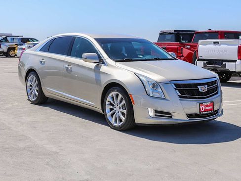 Used 2016 Cadillac XTS Luxury AWD/4WD image 3