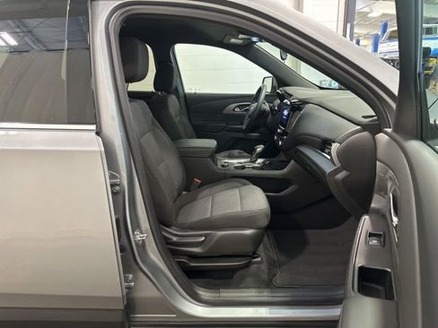 Used 2023 Chevrolet Traverse LT FWD image 12