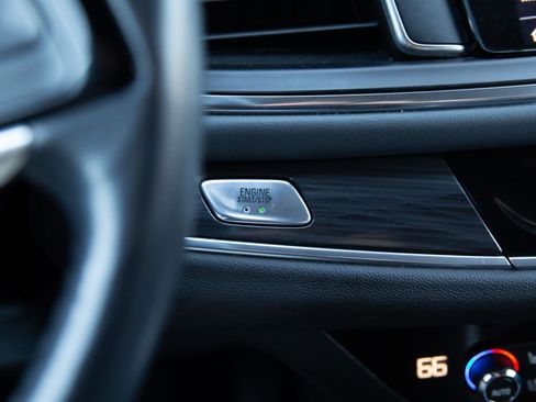 Used 2024 Buick Enclave Premium image 16