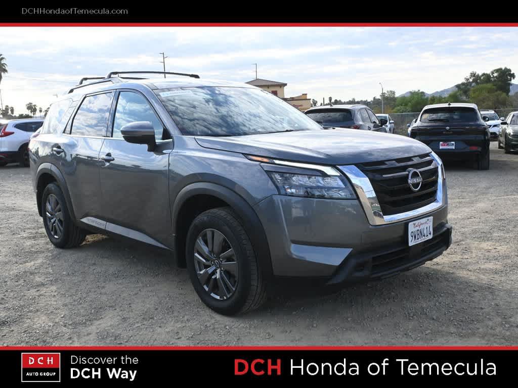 Used 2025 Nissan Pathfinder SV FWD image 3