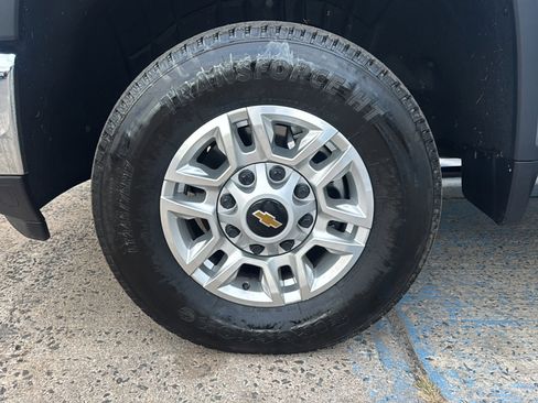 Used 2025 Chevrolet Silverado 2500 LT w/ Convenience Package image 44