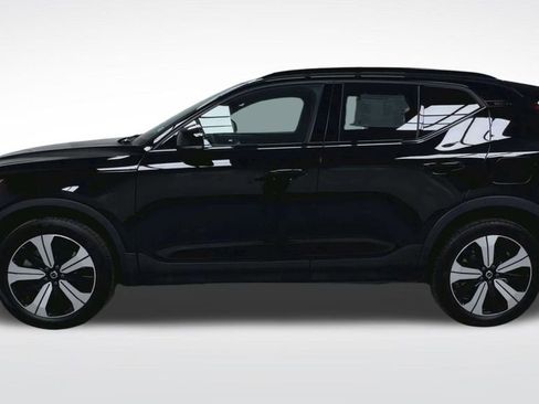 Used 2023 Volvo XC40 Recharge Core image 5
