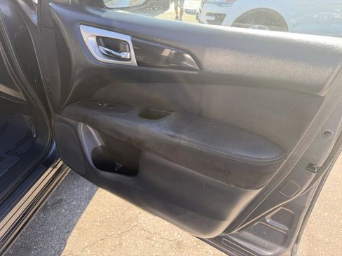 Used 2014 Nissan Pathfinder S image 14
