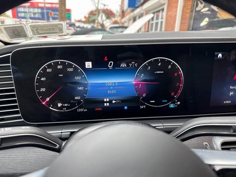 Used 2025 Mercedes-Benz GLS 450 4MATIC image 4