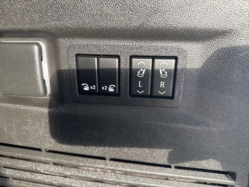 Used 2022 GMC Yukon SLT w/ SLT Luxury Package image 33