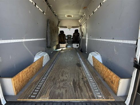 Used 2017 Freightliner Sprinter 2500 image 25