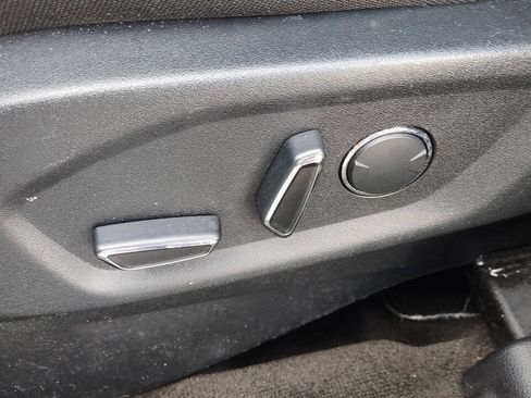 Used 2018 Ford Explorer XLT w/ Equipment Group 201A AWD/4WD image 15
