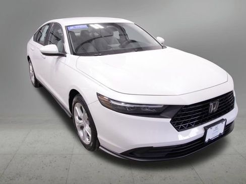 Certified 2023 Honda Accord LX image 9
