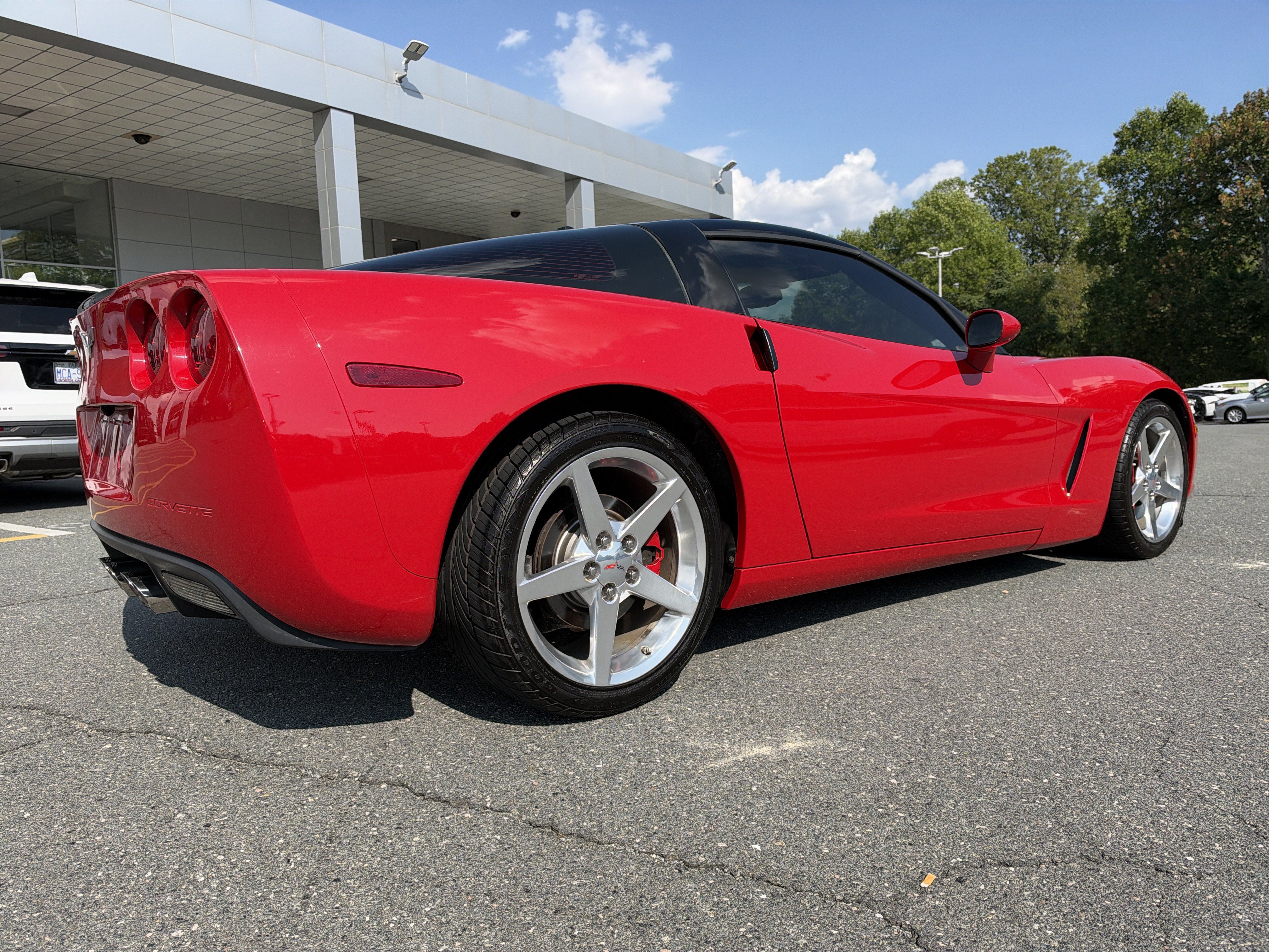 Used 2005 Chevrolet Corvette Coupe w/ Preferred Equipment Group RWD image 5