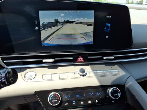Used 2024 Hyundai Elantra SEL FWD image 14