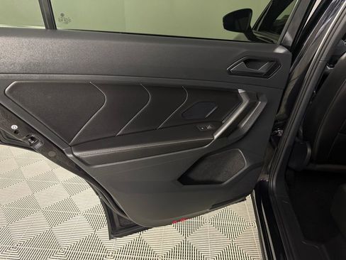 Used 2022 Volkswagen Tiguan SE R-Line image 27