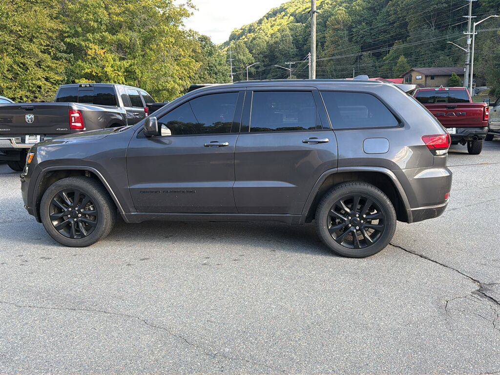 Used 2021 Jeep Grand Cherokee Laredo X AWD/4WD image 10