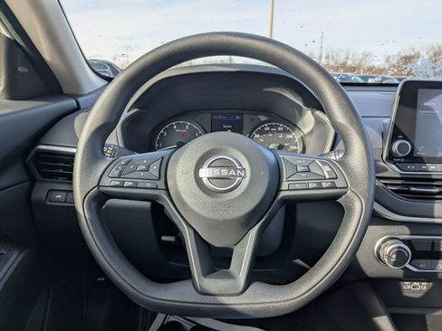 Used 2025 Nissan Altima 2.5 S image 14