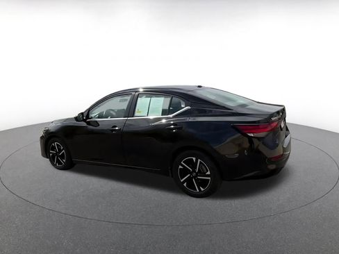 Used 2025 Nissan Sentra SV FWD image 9