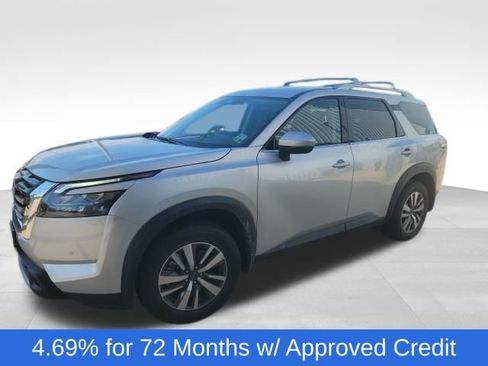 Used 2025 Nissan Pathfinder SL image 1