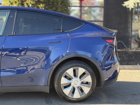 Used 2024 Tesla Model Y Long Range image 11