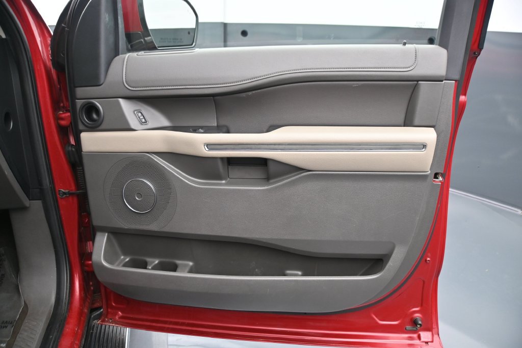 Used 2020 Ford Expedition XLT w/ Equipment Group 202A AWD/4WD image 12