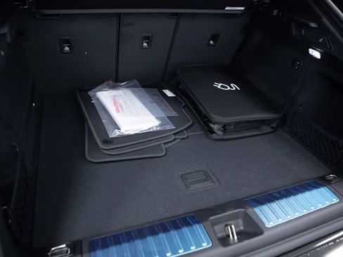 Certified 2026 Porsche Macan Electric RWD image 37