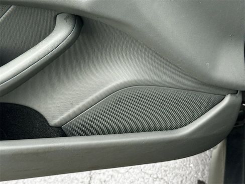 Used 2021 Porsche Taycan image 20