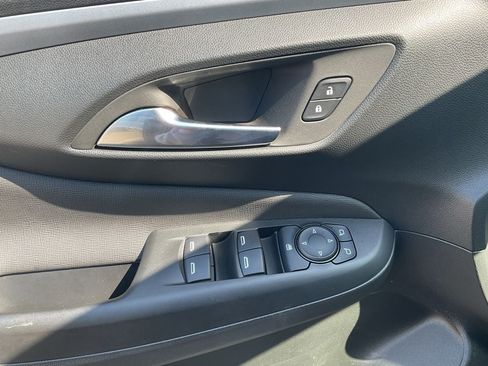 Used 2025 Buick Envista Preferred FWD image 18