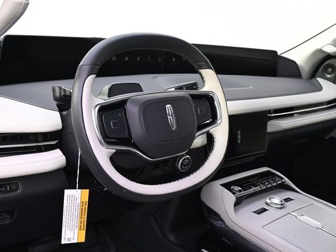 New 2026 Lincoln Navigator Reserve AWD/4WD image 11