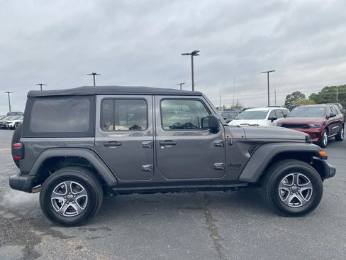 Used 2022 Jeep Wrangler Unlimited Sport image 8