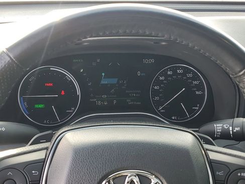 Used 2022 Toyota Avalon XSE image 10