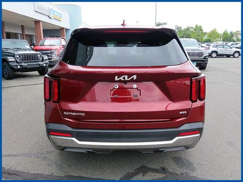 Used 2024 Kia Sorento S w/ Panoramic Sunroof Package AWD/4WD image 6