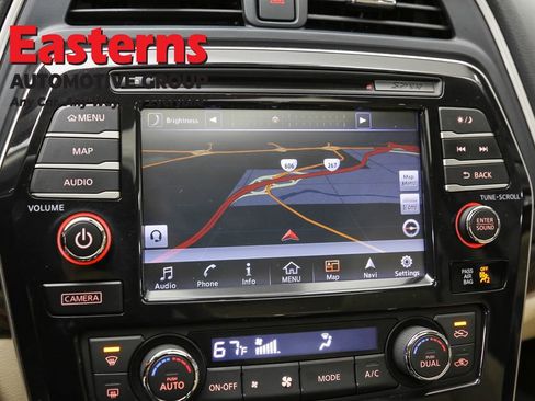 Used 2016 Nissan Maxima Platinum w/ Interior Lighting Package FWD image 19