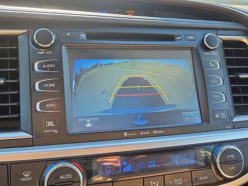 Used 2017 Toyota Highlander Limited image 29