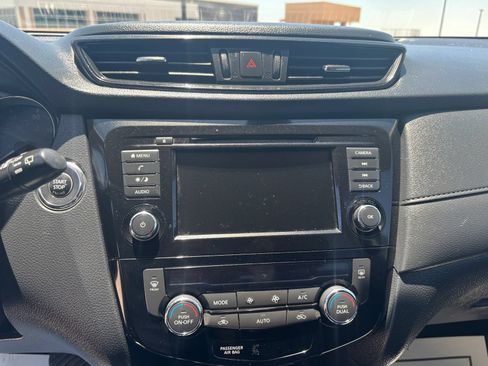 Used 2019 Nissan Rogue SV FWD image 14
