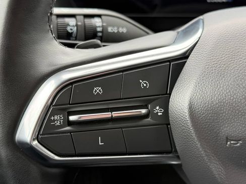 Used 2025 Chevrolet Equinox LT FWD image 21