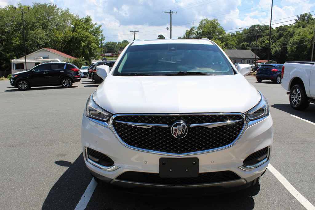 Used 2018 Buick Enclave Avenir w/ Avenir Technology Package FWD image 2