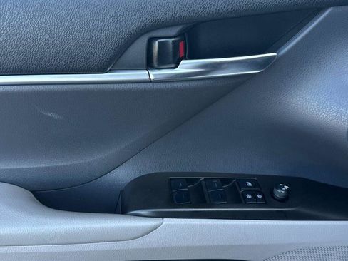 Used 2022 Toyota Camry SE image 11