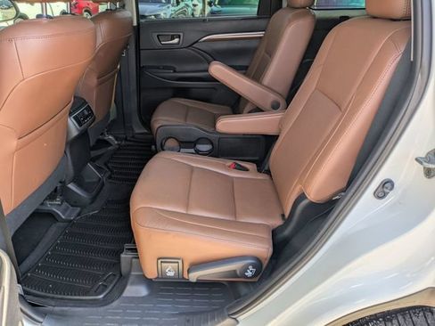 Used 2019 Toyota Highlander Limited AWD/4WD image 23